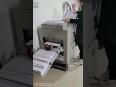 Het Document die van de boekjesmaker Bindende Machine vouwen