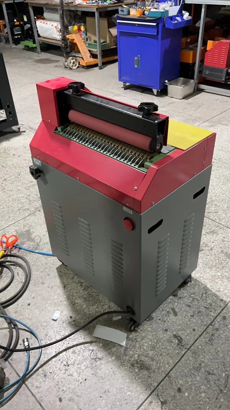Applicatiemachine voor het aanbrengen van warm gesmolten kleefmiddel voor het verpakken van schoenen en lederwaren