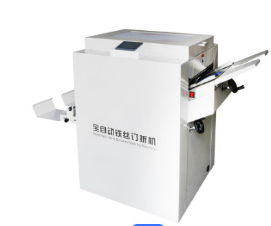 De automatische Document Machine van de het Boekjesmaker van de Omslagmachine Nietende